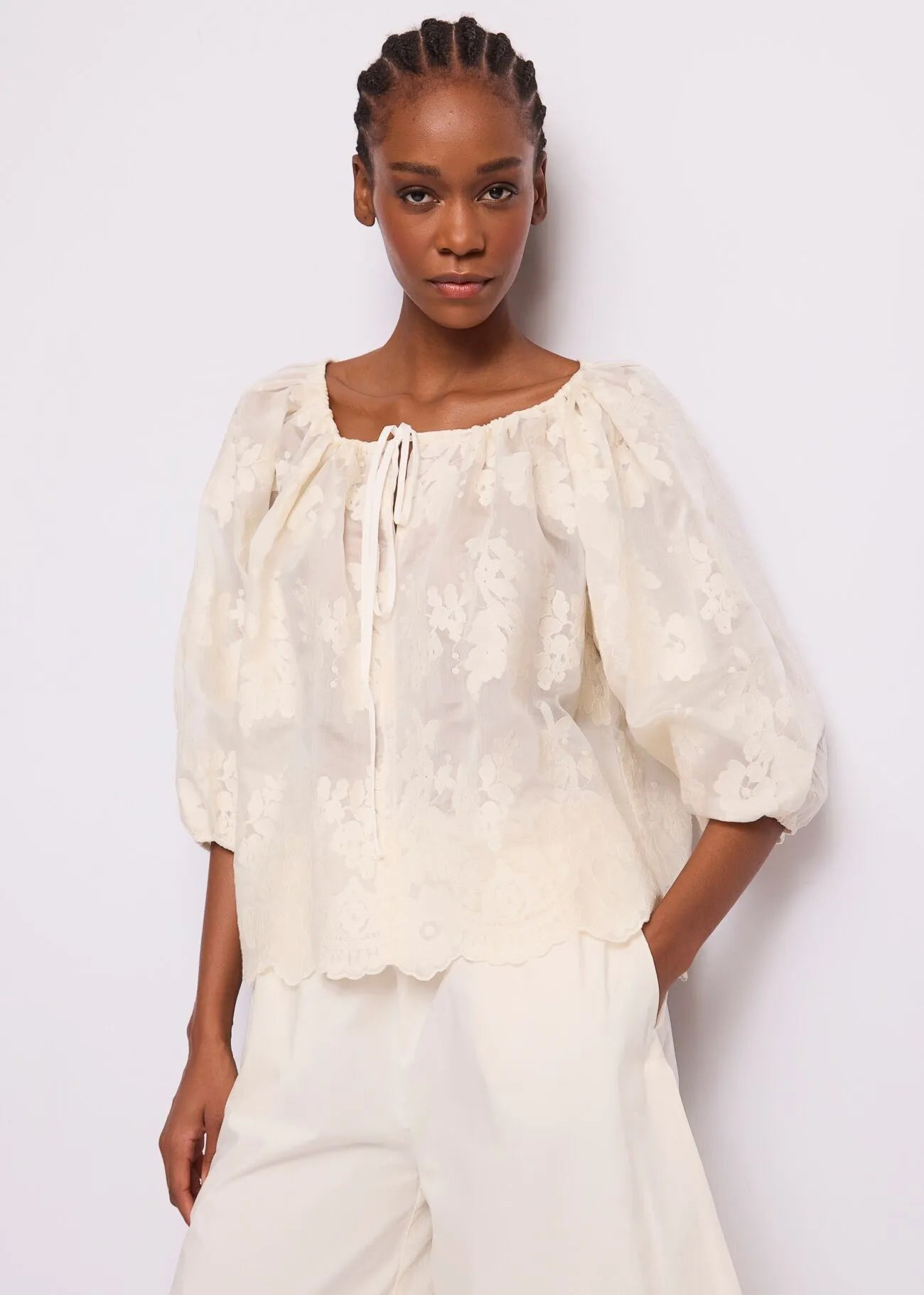 Gaudi 611FD45030 Camicia da donna con ricami floreali