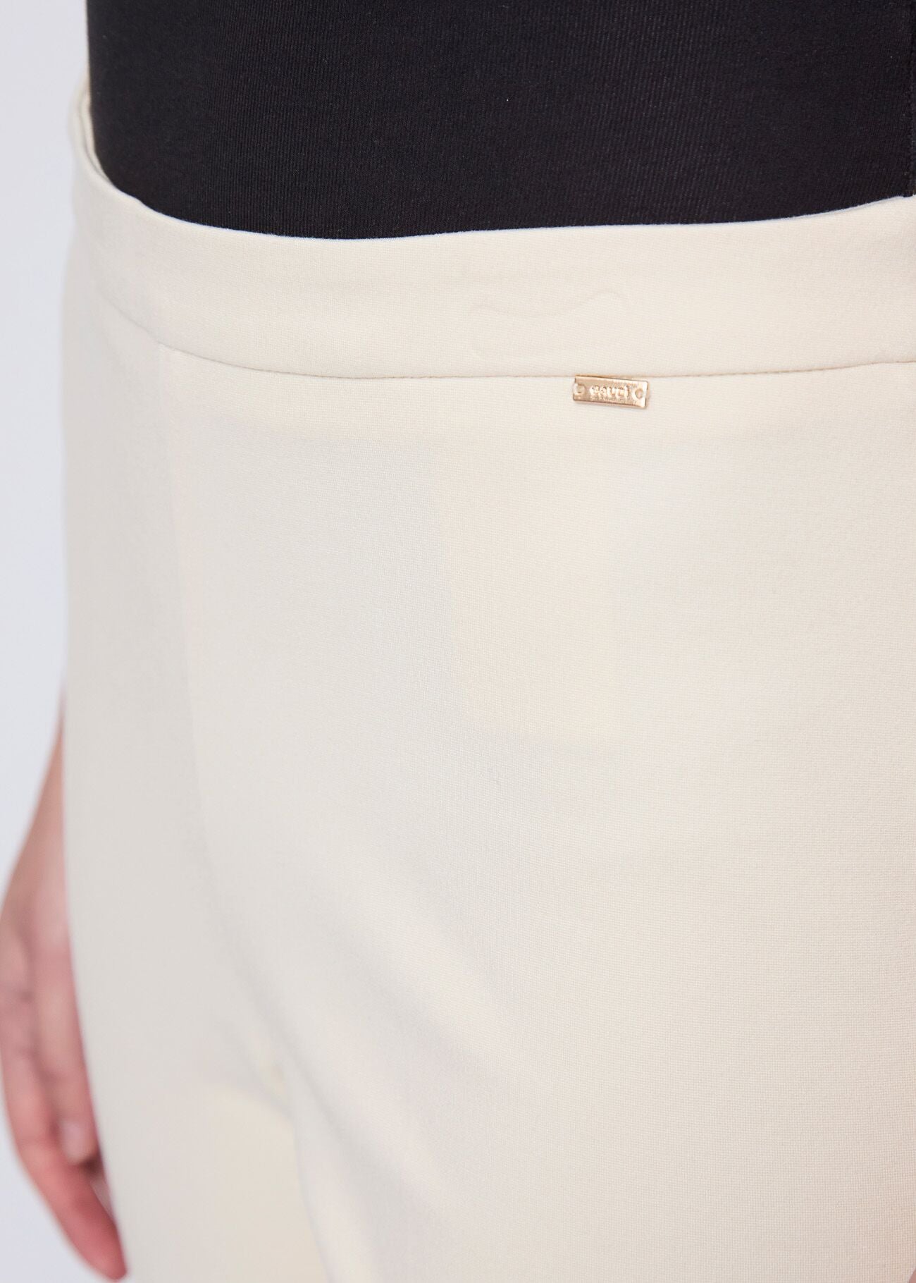 Pantaloni bianchi da donna con piega GAUDI 521FD24001_3213
