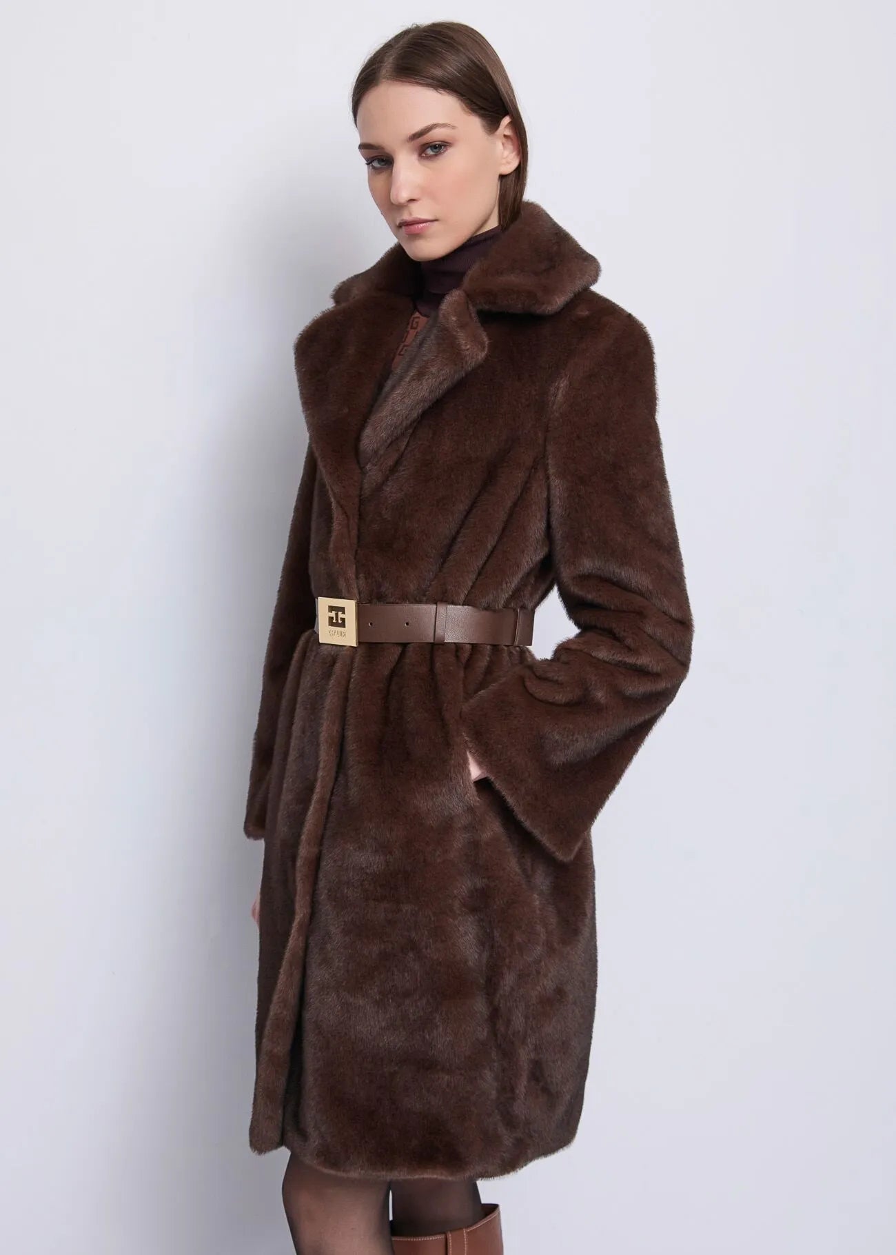 Cappotto marrone da donna con cintura GAUDI 521FD39003_3355