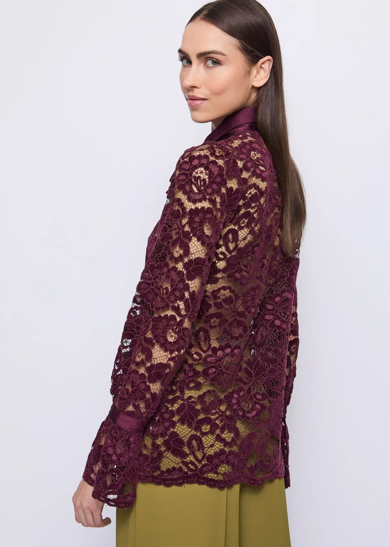 Camicia da donna in pizzo floreale con foulard 521FD45006_2434