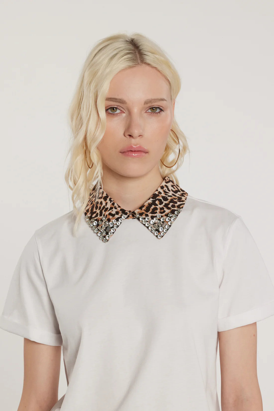 Relish T-Shirt ARLETTI maniche corte con risvolto più colletto animalier più applicazioni gioiello più goccia