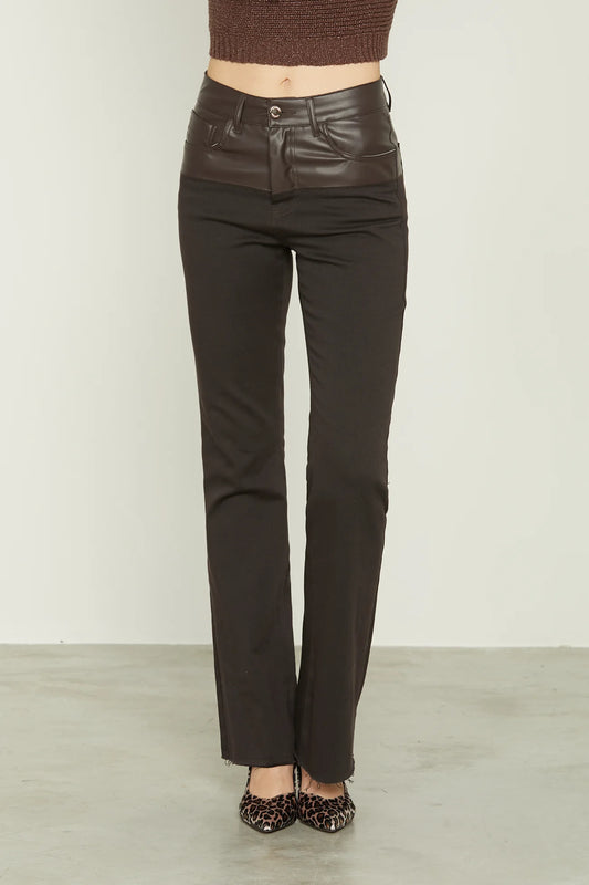 Pantalon évasé taille haute JIJE à 5 poches avec corsage en similicuir et ourlet effiloché
