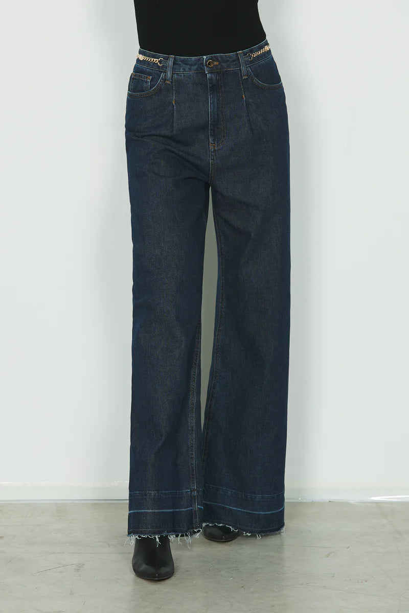 Panta RELISH REECE vita alta 5ts con fondo sfrangiato più catena logo in blue denim