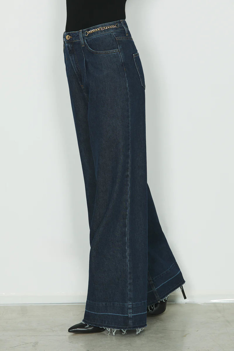 Panta RELISH REECE vita alta 5ts con fondo sfrangiato più catena logo in blue denim
