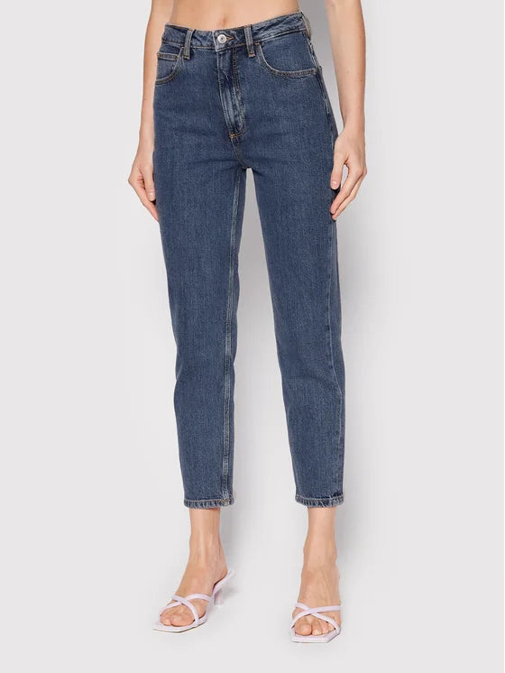 Pantalon Guess pour femme. Référence : W2YA21-D4NH5AUMD