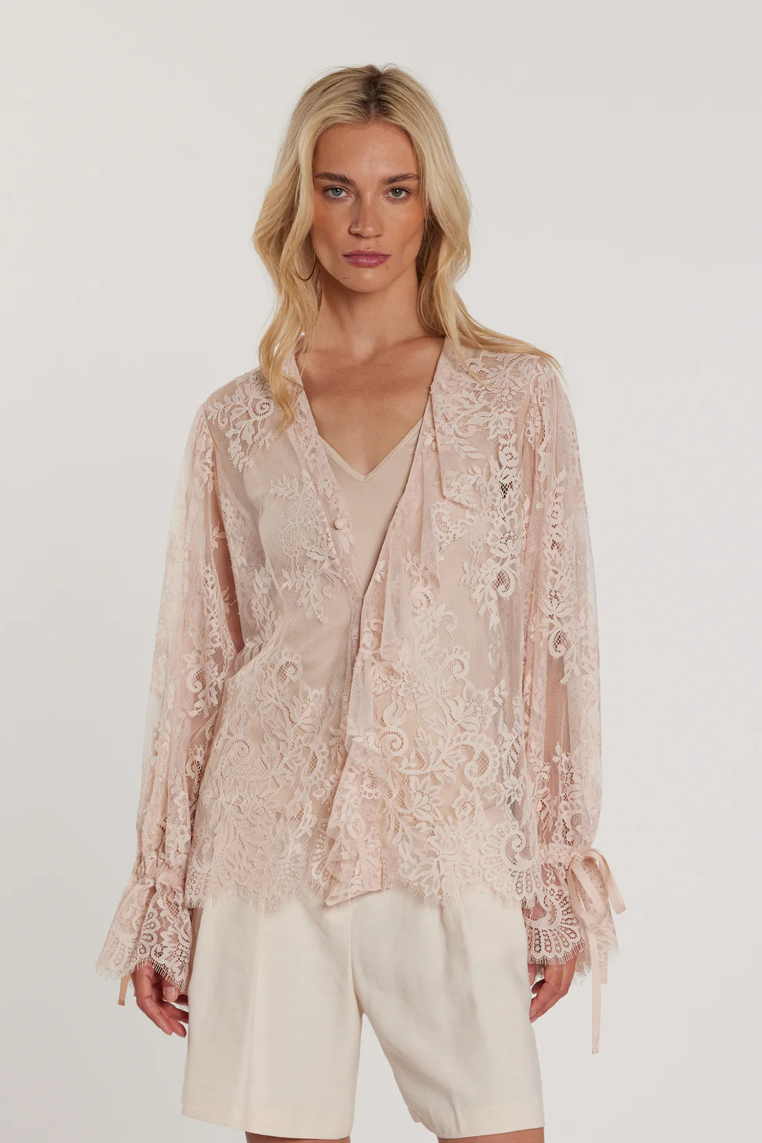 Relish Camicia ZENN maniche lunghe con coulisse scollo a V più volant pizzo