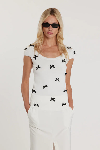 Relish Maglia ELIZABETH maniche corte scollo alla madonna con fiocchi più strass