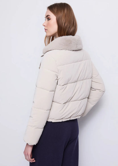 Piumino corto da donna con cappuccio e coulisse a catena GAUDI 521BD35009_2212