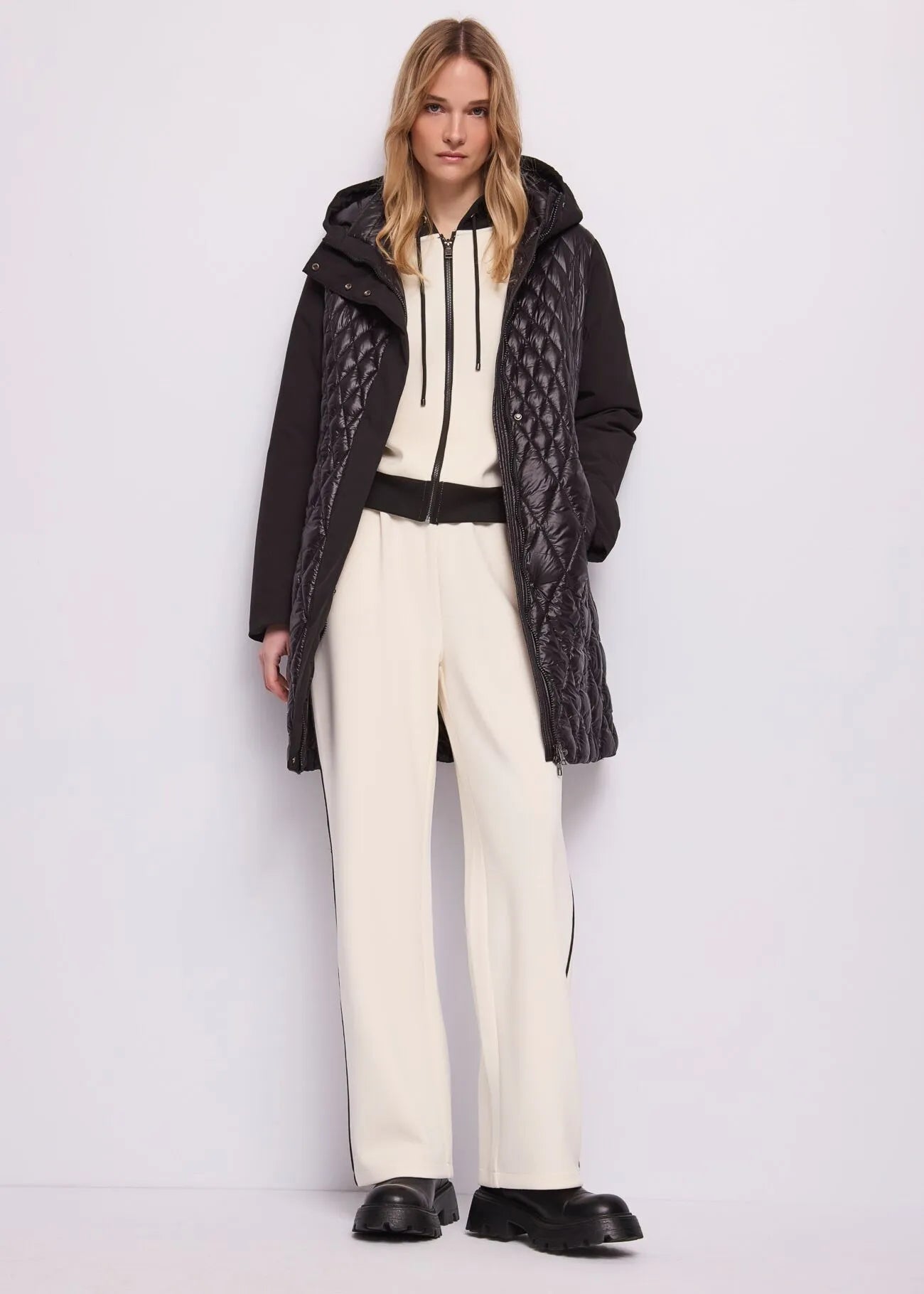 Gaudi Parka nero da donna con cappuccio
