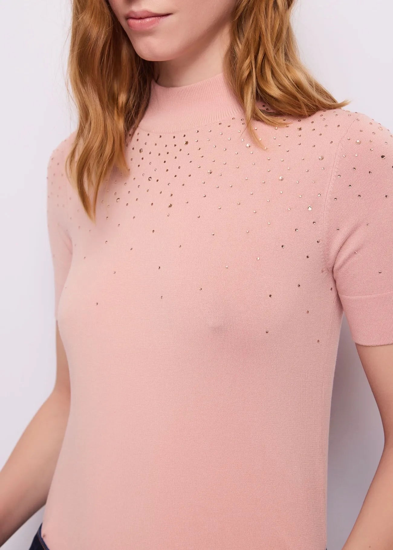 Maglia da donna con collo alto e strass