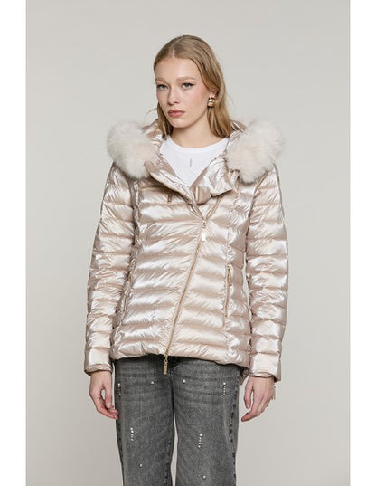 Piumino PYLEM_A manica lunga con ts + zip trasversale + cappuccio + bordo ecopelliccia staccabile