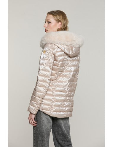 Piumino PYLEM_A manica lunga con ts + zip trasversale + cappuccio + bordo ecopelliccia staccabile