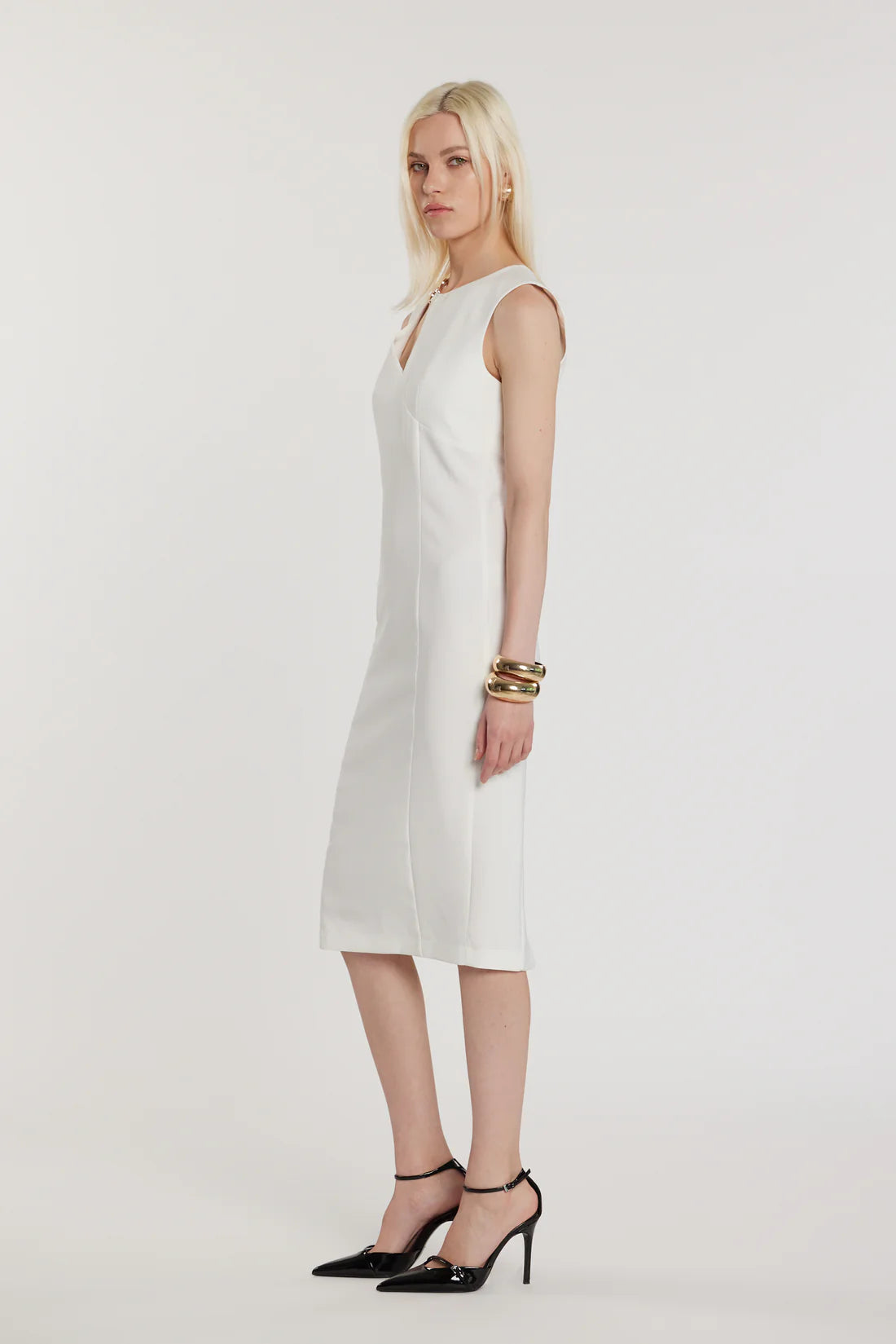 Relish Abito CECILE midi smanicato con apertura più passante più spacco