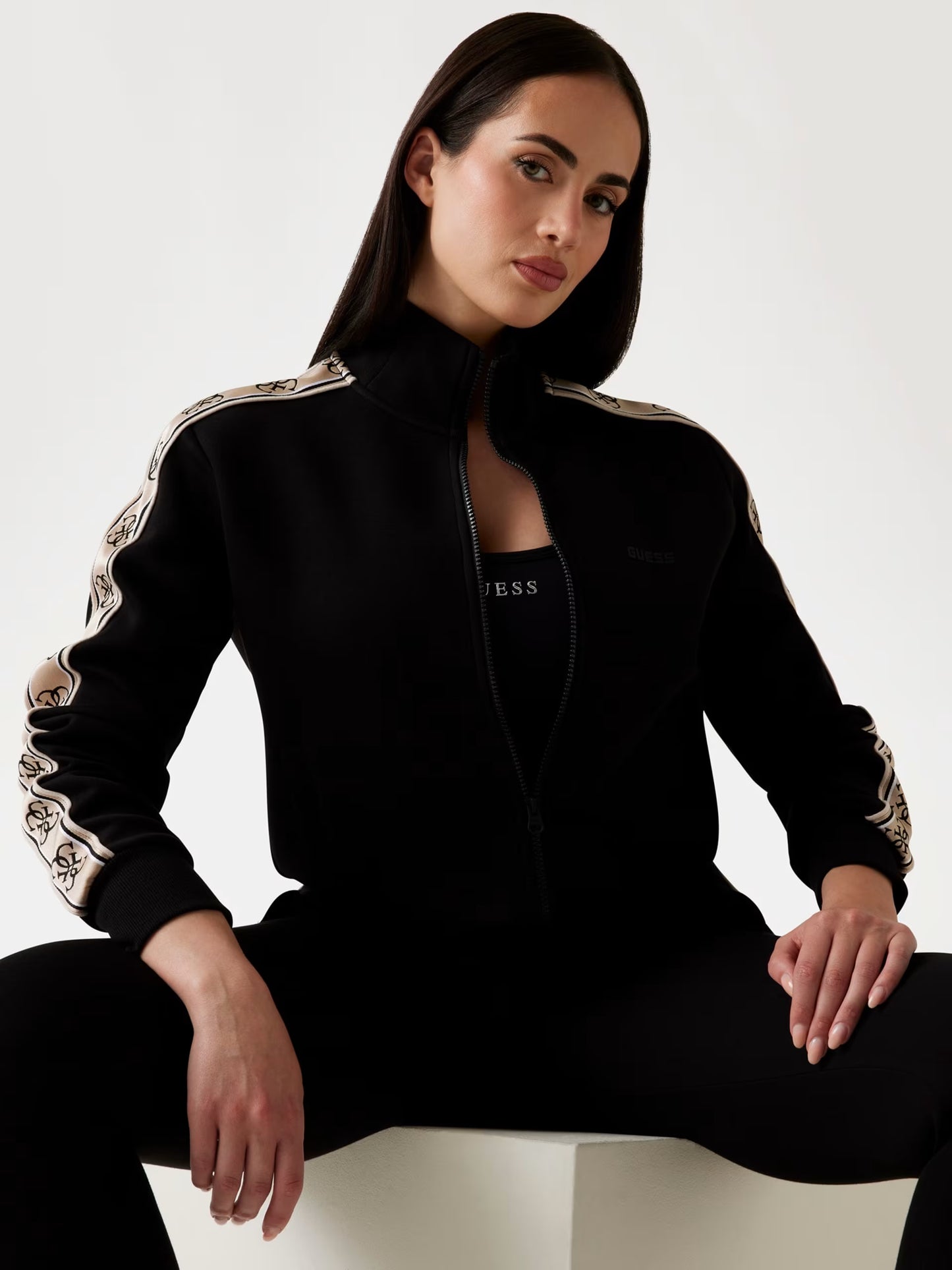 Guess V2YQ16KB3P2 Sweatshirt with logoed side band