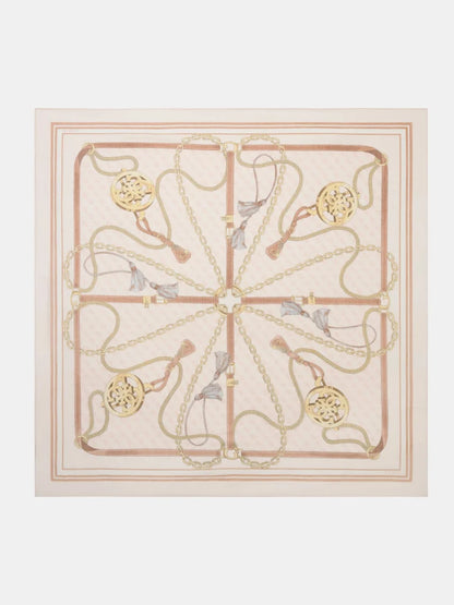 GUESS  Printed Kefiah 120x120 Off orati per un tocco di eleganza discreta.  Articolo: AW5537POL03-OFF