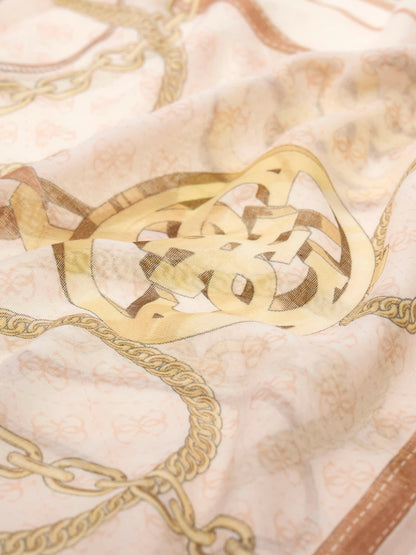 GUESS  Printed Kefiah 120x120 Off orati per un tocco di eleganza discreta.  Articolo: AW5537POL03-OFF