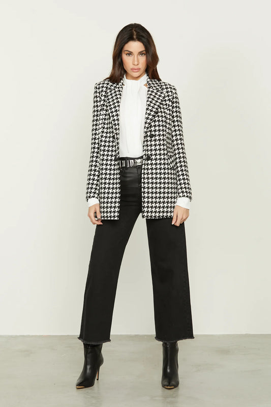 SAMPLY_A long-sleeved jacket with pockets plus houndstooth flaps