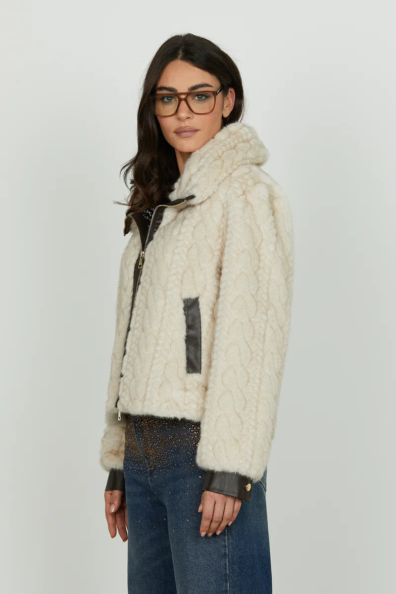 Ecopelliccia THIMOTYN manica lunga con lavorazione trecce più inserti ecopelle più zip