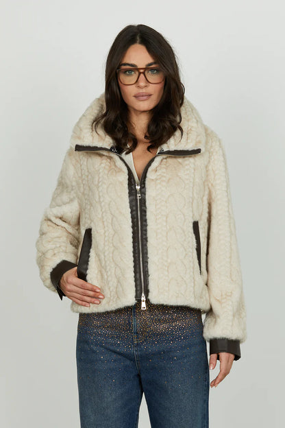 Ecopelliccia THIMOTYN manica lunga con lavorazione trecce più inserti ecopelle più zip