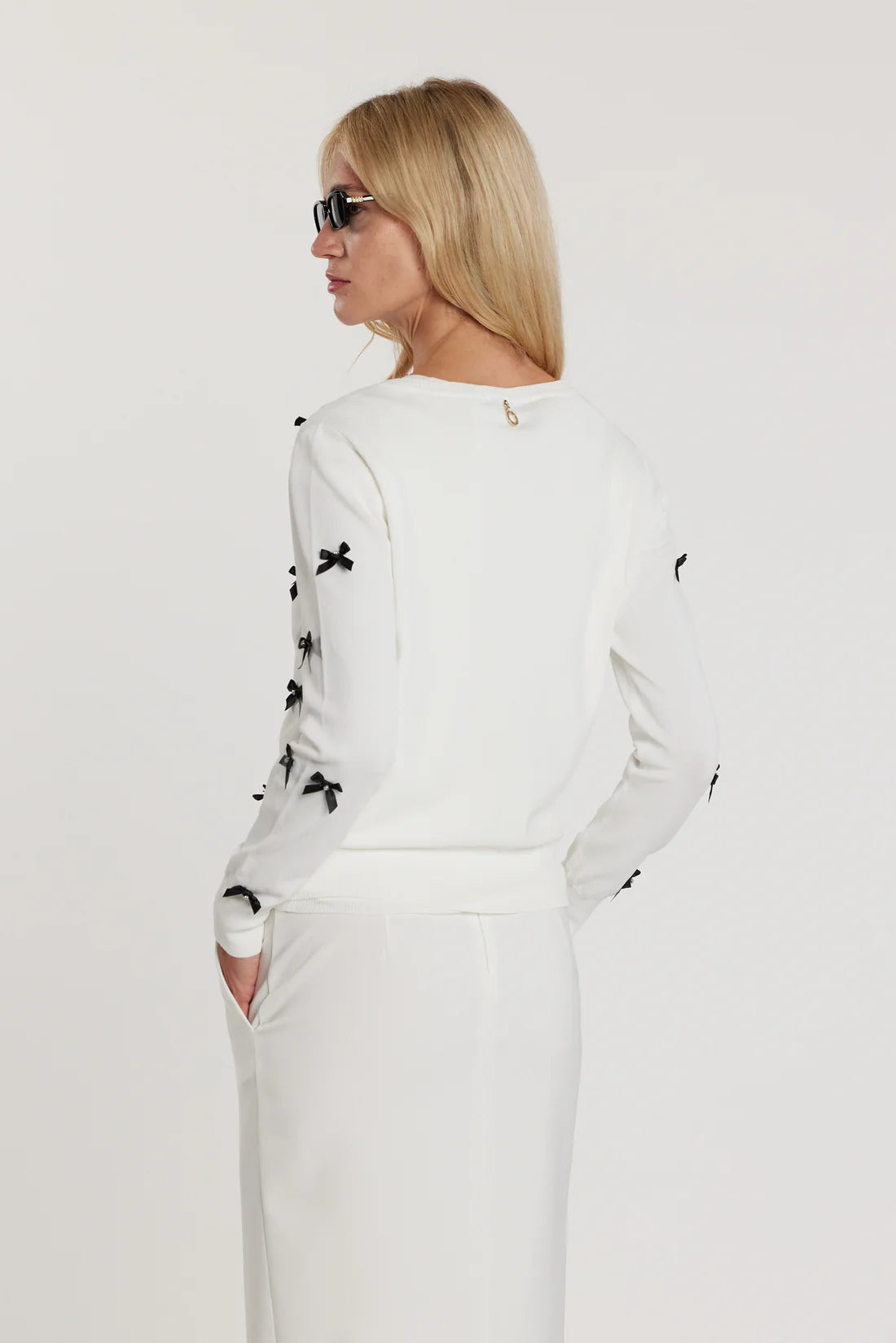 Relish RYDER cardigan maniche lunghe girocollo con bottoncini più fiocchi più strass